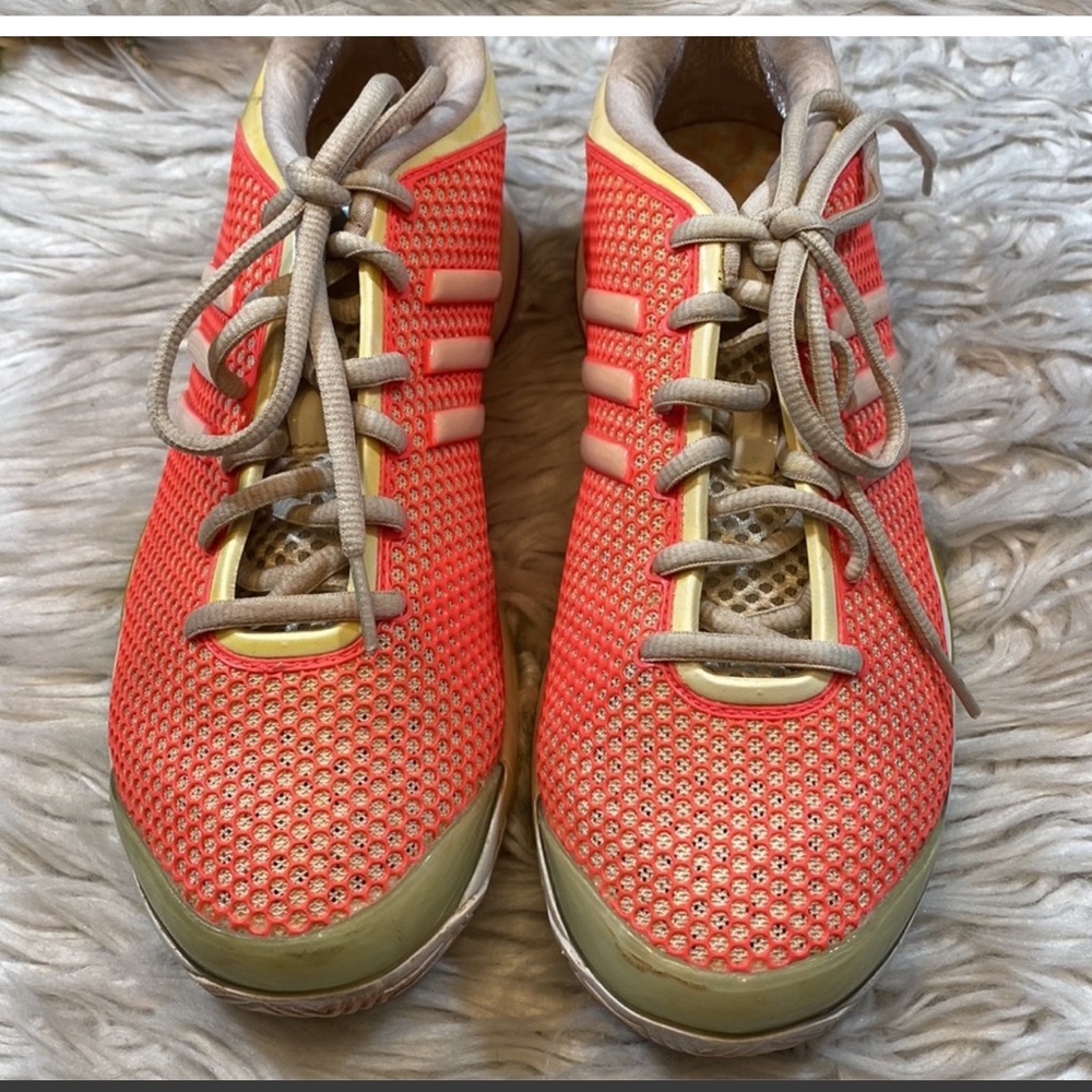 Adidas X Stella McCartney Barricade Poppy
Pink Athletic shoe